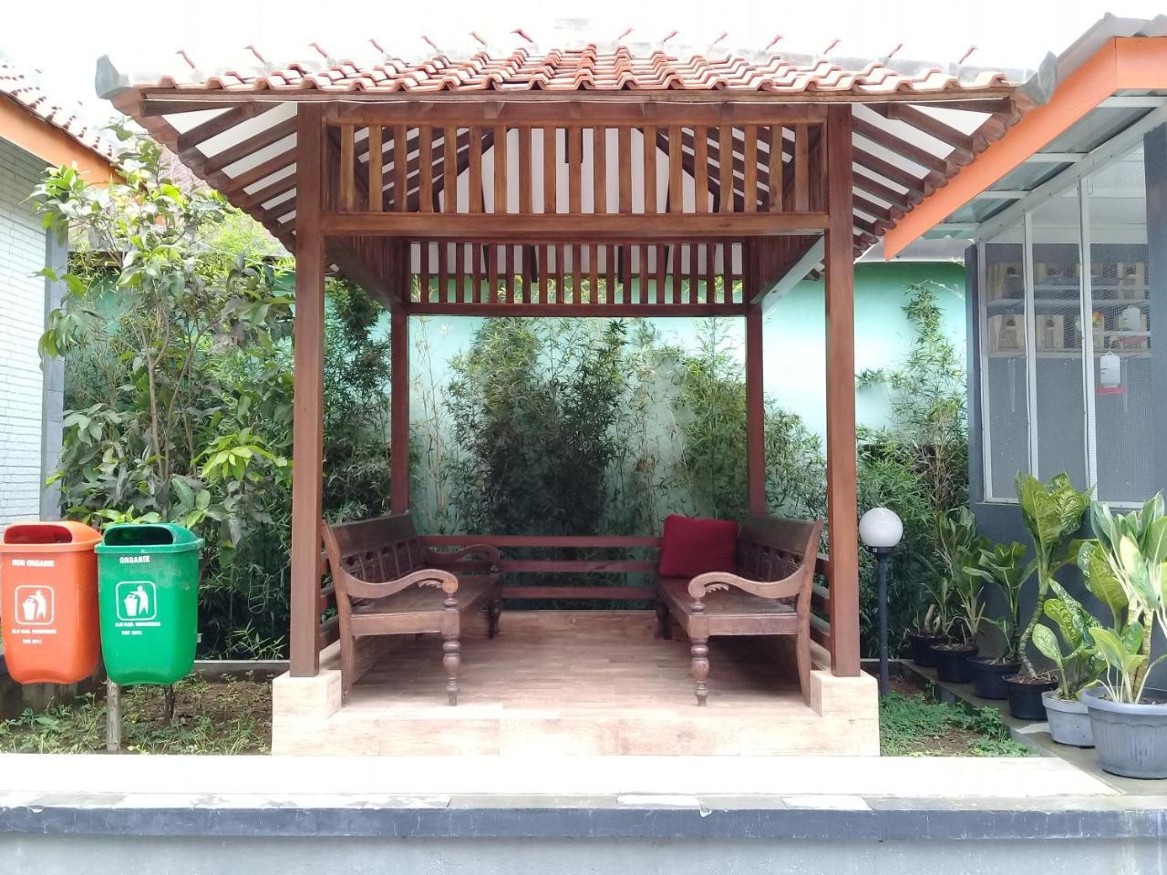 Wisma Lovebird Kalianget Exteriör bild